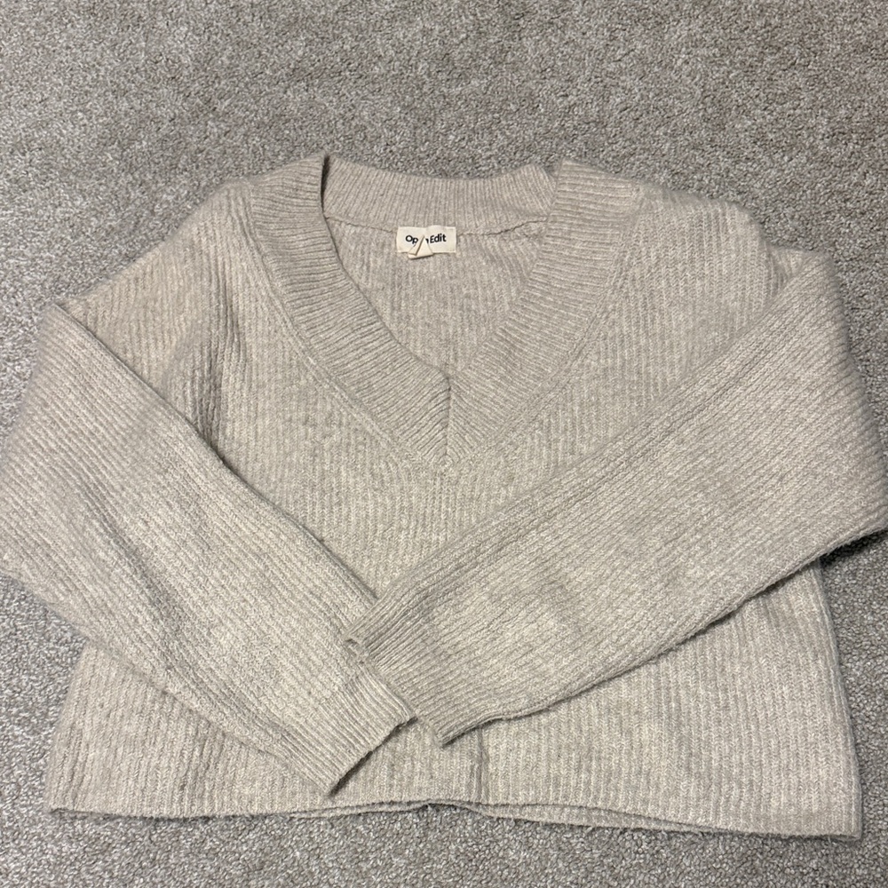 Vici Light Gray V-Neck Sweater